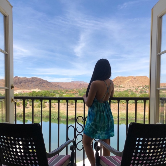 Meet Your Posher, Rachel 💋 - Picture 8 of 8